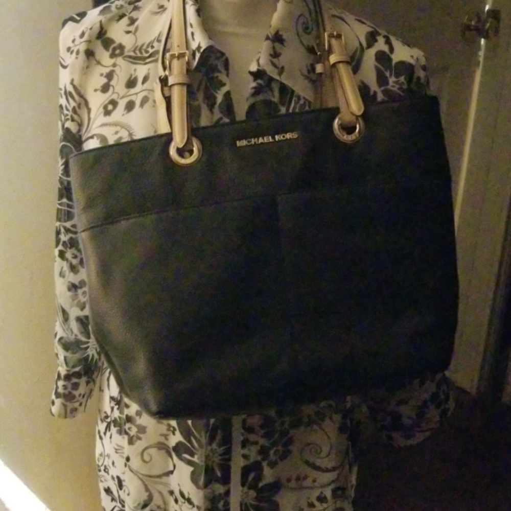 LARGE MK SHOULDER BAG